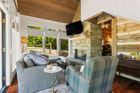 Living - 425 Barnhardt Rd, Timbo, AR 72680 photo 2 of 3