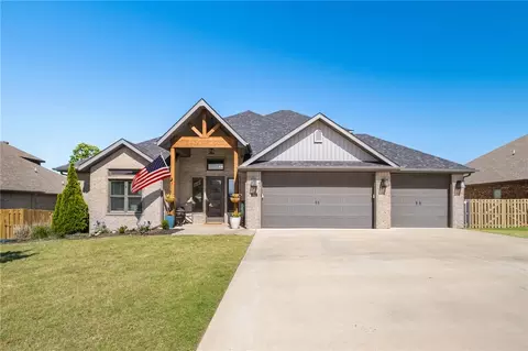 702 E Valley Ln, Springdale, AR 72762