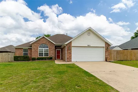 821 Topaz St, Lowell, AR 72745