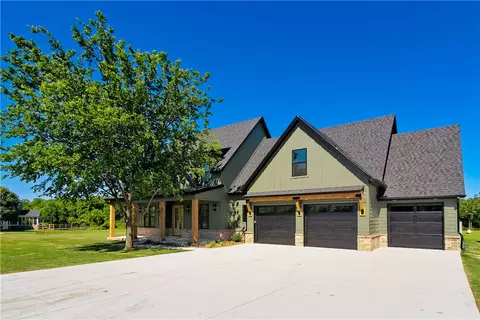 12 Mcdole Ln, Bella Vista, AR 72715