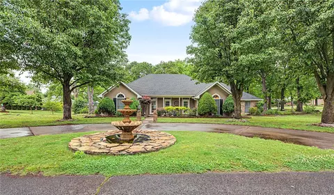 400 NW Linebarger Ln, Bentonville, AR 72712