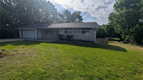 117 N Cynthia Ave, Farmington, AR 72730