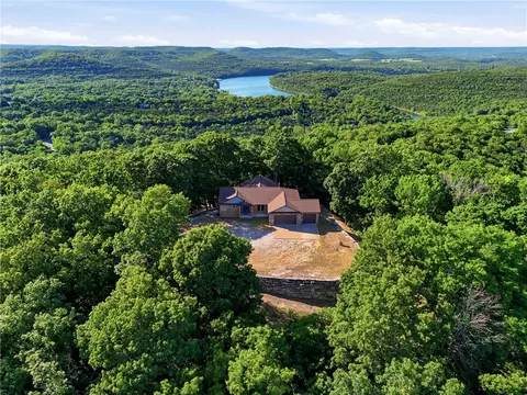 40 Twin Peak Dr, Holiday Island, AR 72631