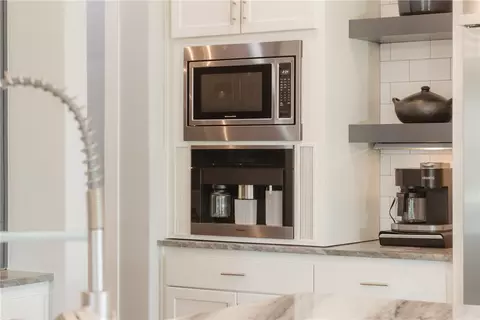 Kitchen - 3601 Oak Tree Dr, Centerton, AR 72719 photo 4 of 8