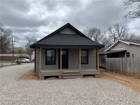 311 Douglas St, Berryville, AR 72616