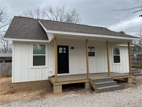 313 Douglas St, Berryville, AR 72616