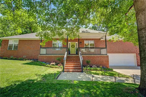 2819 N Prince William Dr, Fayetteville, AR 72703