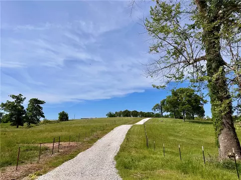 370 SE Bolin Rd, Gentry, AR 72734