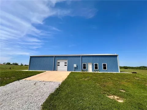 370 SE Bolin Rd, Gentry, AR 72734 photo 2