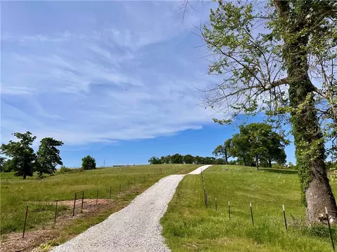 370 SE Bolin Rd, Gentry, AR 72734 photo 5