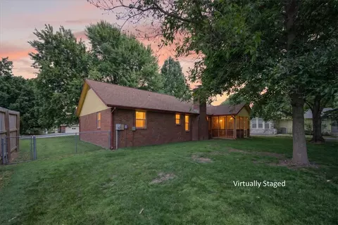 5586 Walden St, Lowell, AR 72745