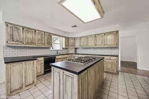 Kitchen - 1044 Apple Mdws, Springdale, AR 72764 photo 2 of 5