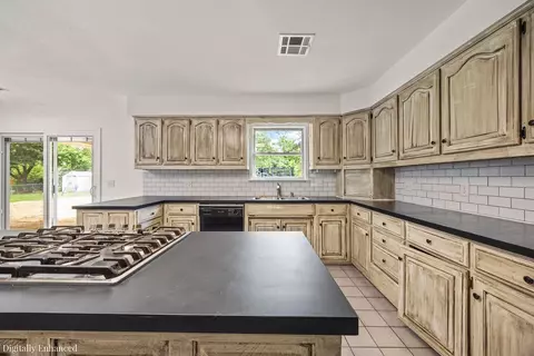 Kitchen - 1044 Apple Mdws, Springdale, AR 72764 photo 3 of 5