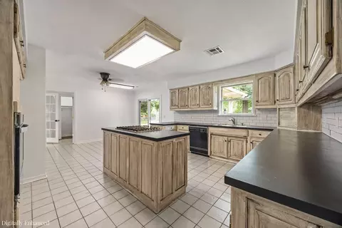 Kitchen - 1044 Apple Mdws, Springdale, AR 72764 photo 4 of 5