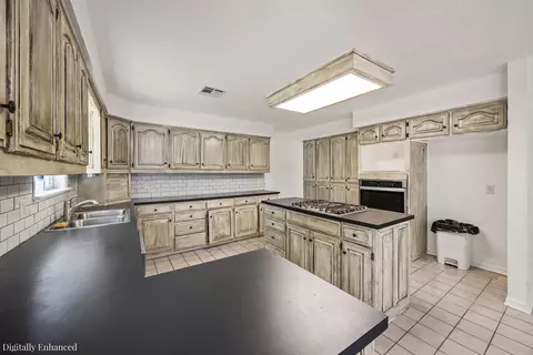 Kitchen - 1044 Apple Mdws, Springdale, AR 72764 photo 5 of 5