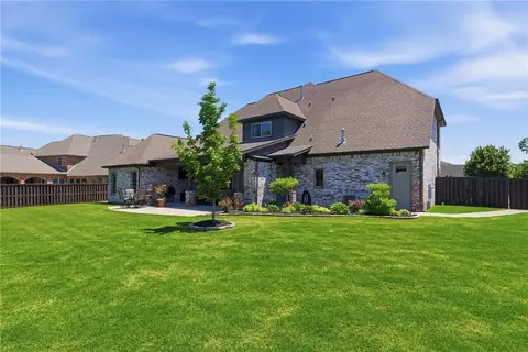 Exterior - 3111 Oak Tree Dr, Centerton, AR 72719 photo 7 of 10