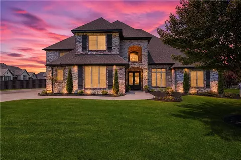 3111 Oak Tree Dr, Centerton, AR 72719