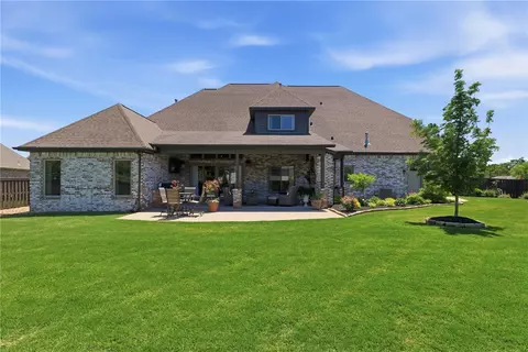 Exterior - 3111 Oak Tree Dr, Centerton, AR 72719 photo 6 of 10