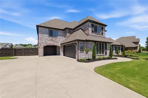 Exterior - 3111 Oak Tree Dr, Centerton, AR 72719 photo 3 of 10