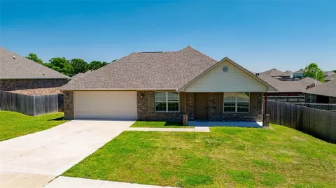 716 Vista St, Gentry, AR 72734