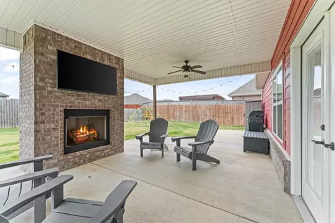 Exterior - 980 Silver Maple St, Centerton, AR 72719 photo 4 of 8