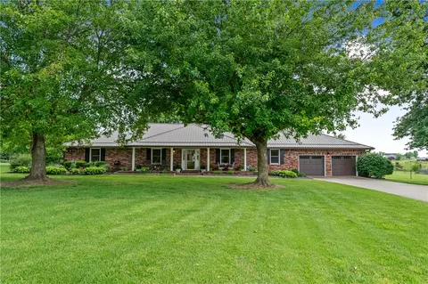 2244 Country Ln, Springdale, AR 72762