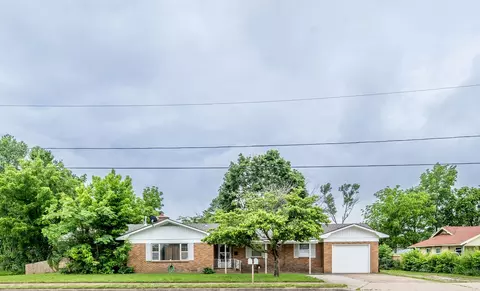 410 W Olive St, Rogers, AR 72756