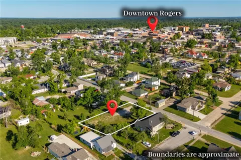419 W Persimmon St, Rogers, AR 72756