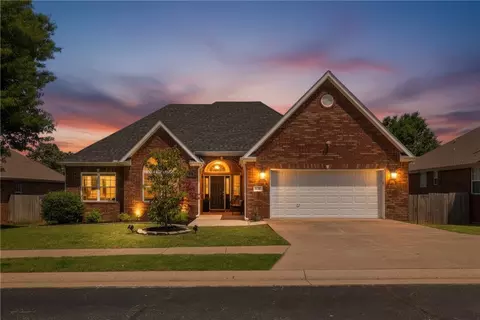 605 SW Duke Ave, Bentonville, AR 72712