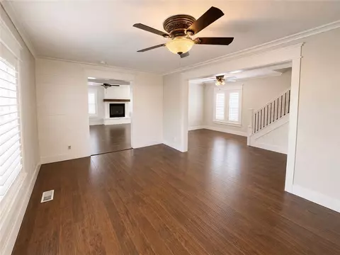 Living - 21385 Griggs Rd, Springdale, AR 72762 photo 2 of 5