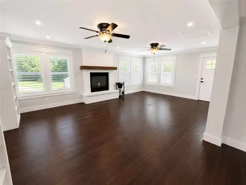 Living - 21385 Griggs Rd, Springdale, AR 72762 photo 4 of 5