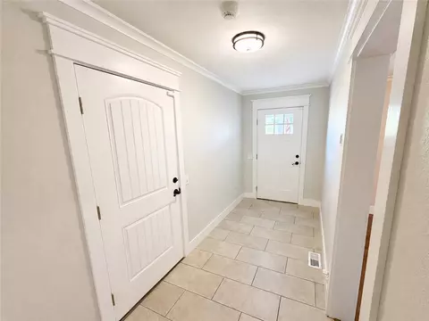 Entry Way - 21385 Griggs Rd, Springdale, AR 72762 photo 1 of 1