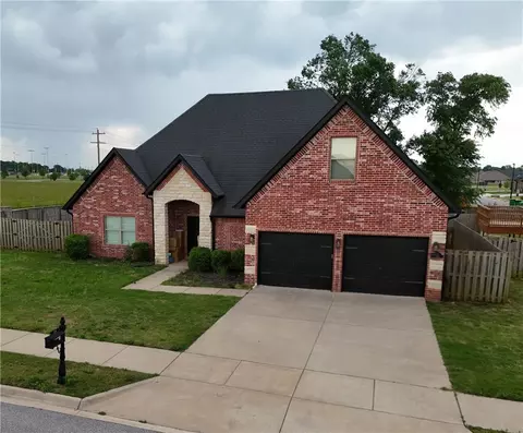 900 Sunset Ln, Centerton, AR 72719