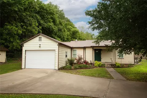 8504 Goose Creek Rd, Fayetteville, AR 72704
