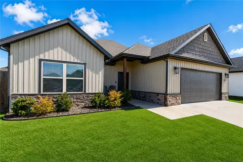 1010 Sunshine Ct, Centerton, AR 72719