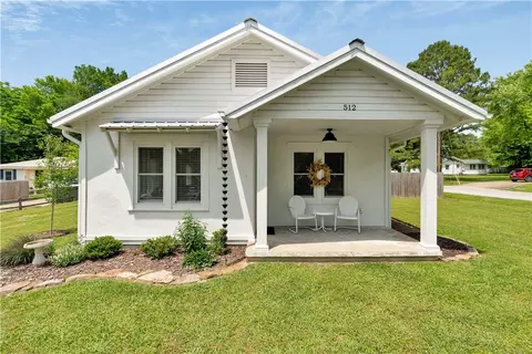 512 E Buchanan St, Prairie Grove, AR 72753