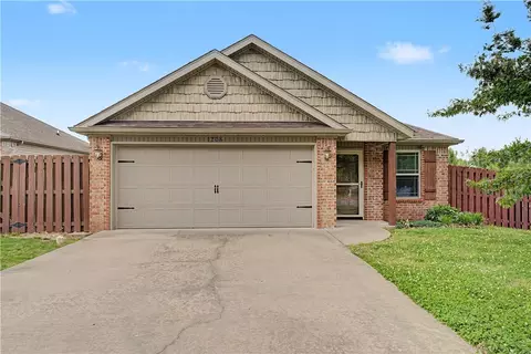 1208 W Berkeley Ave, Rogers, AR 72758
