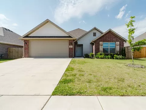 221 Palm St, Bentonville, AR 72713