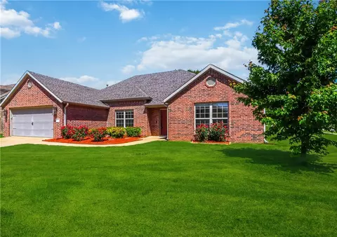 536 N Fox Meadows Ln, Fayetteville, AR 72704