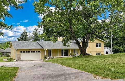 3601 W Weir Rd, Fayetteville, AR 72704