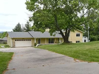 3601 W Weir Rd, Fayetteville, AR 72704