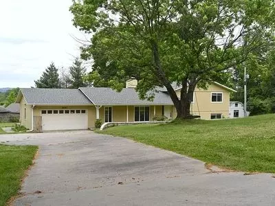 3601 W Weir Rd, Fayetteville, AR 72704