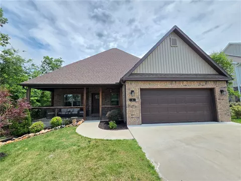 6 Burwell Dr, Bella Vista, AR 72714