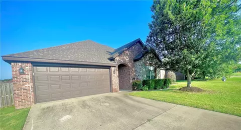 108 Peyton St, Lowell, AR 72745