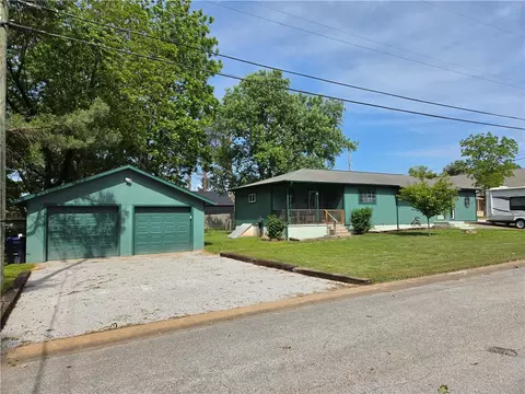224 N Adams St, Harrison, AR 72601