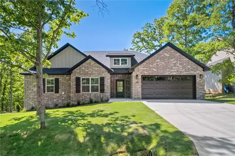 17 Carnahan Ln, Bella Vista, AR 72715