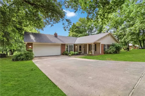 2560 Orchard Hill Rd, Siloam Springs, AR 72761
