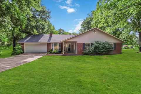 2560 Orchard Hill Rd, Siloam Springs, AR 72761