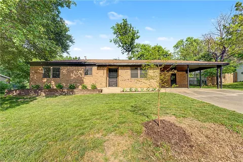 2040 N Lisa Ln, Fayetteville, AR 72703