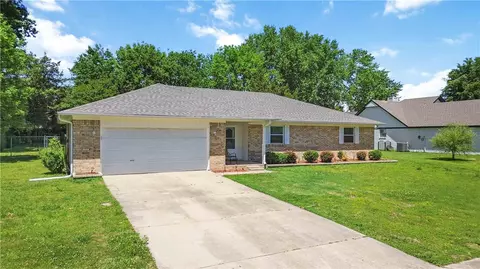 2006 Cardinal Dr, Springdale, AR 72764